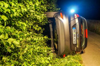 Grossaspach: PKW kommt alleinbeteiligt von der Fahrbahn ab - Fahrer muss reanimiert werden